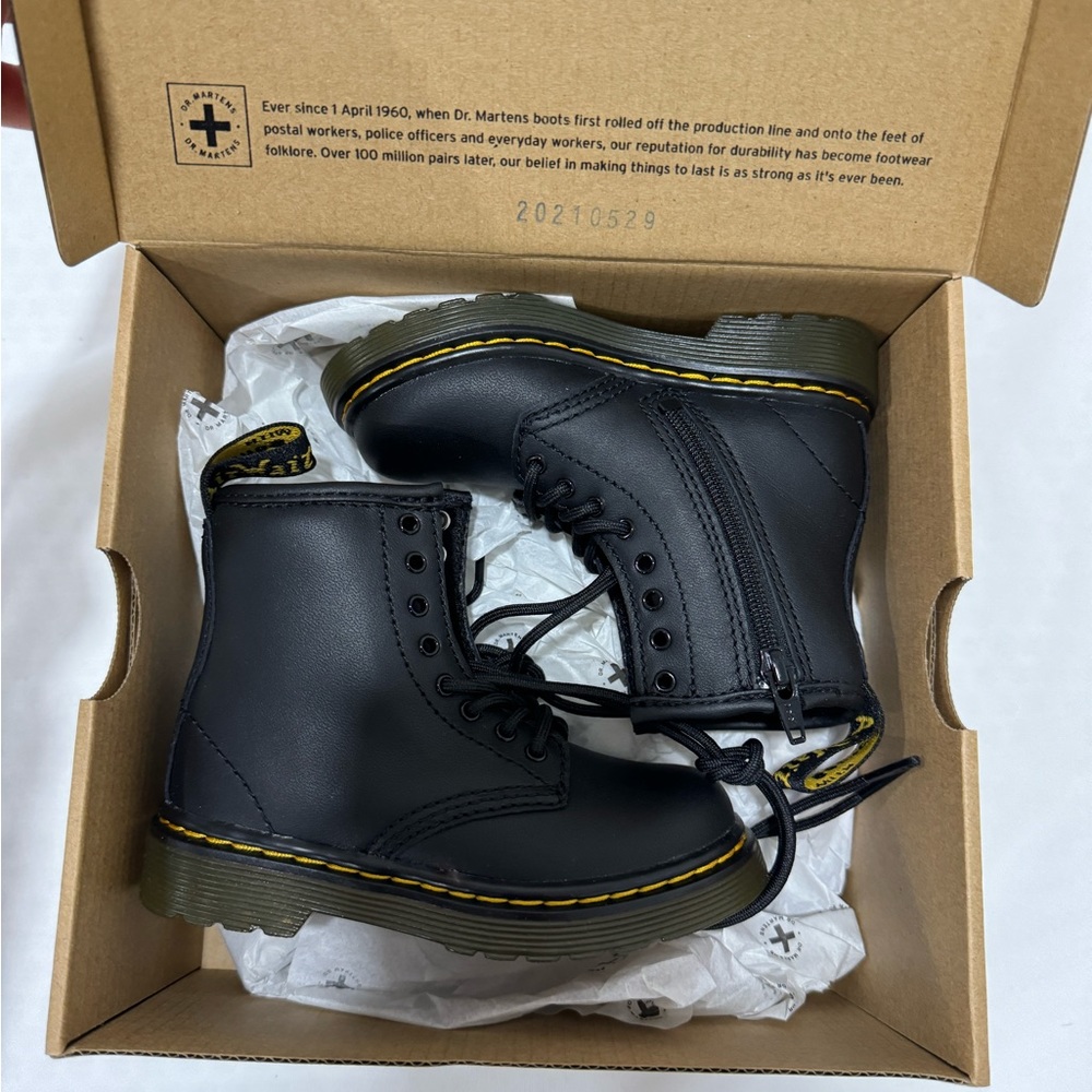 Toddler Dr martens boots